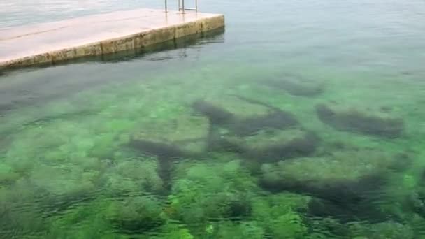 Kristalheldere Rustige Adriatische Zee Een Bewolkte Avond Piran Slovenië — Stockvideo