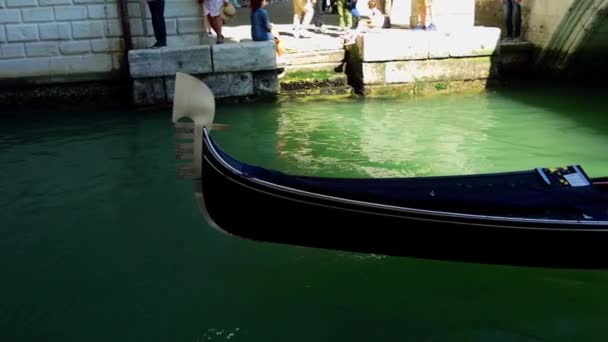 Туристи Плавають Під Мостом Ponte Della Paglia Солом Яний Міст — стокове відео