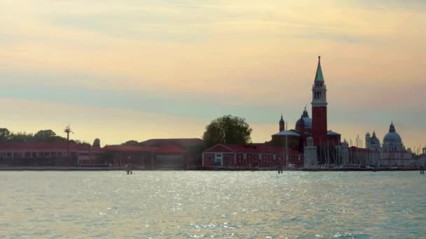 教会サン ジョルジョ マッジョーレは海を渡って見ました ヴェネツィア イタリア — ストック動画