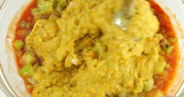 Haşlanmış Sebzeler Havuç Soğan Biber Kabak Karıştırıcı Kullanılarak Cam Bir — Stok video