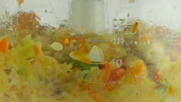 Las Verduras Cocidas Zanahorias Cebollas Pimientos Calabacines Cortan Tazón Licuadora — Vídeos de Stock