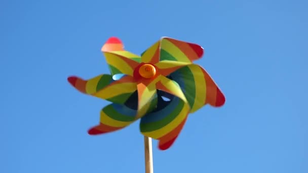 Pinwheel Colores Del Arco Iris Fondo Del Cielo Concepto Colores — Vídeos de Stock