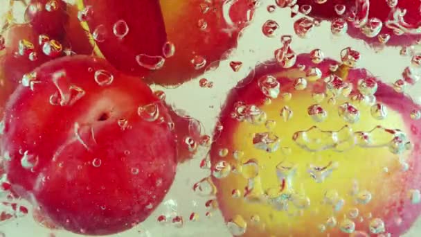 Abstrakt Bakgrund Med Frukt Och Bär Vatten Med Luftbubblor — Stockvideo
