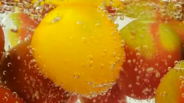 Fondo Con Tomates Agua Con Burbujas Aire — Vídeo de stock