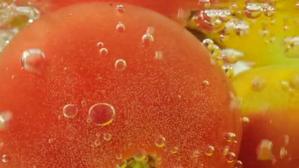 Achtergrond Met Tomaten Water Met Luchtbellen — Stockvideo