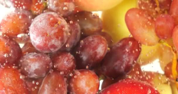 Fondo Con Frutas Bayas Agua Con Burbujas Aire — Vídeo de stock