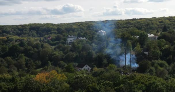 Vue Dessus Fumée Provenant Combustion Herbe Sèche Des Sommets Récolte — Video