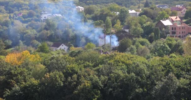 Vedere Sus Fumului Din Arderea Ierbii Uscate Vârfurilor Din Cultură — Videoclip de stoc