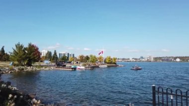 Simcoe Gölü manzarası ve Barrie, Ontario, Kanada seti açık bir eylül gününde.