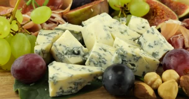 Figs Jamon Spinach Leaves Grapes Nuts Blue Cheeses Wooden Board — Stock Video