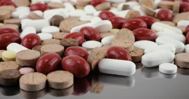 Fondo Farmacia Una Superficie Metálica Tabletas Pastillas Movimiento Medicina Saludable — Vídeos de Stock
