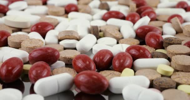 Fondo Farmacia Una Superficie Metálica Tabletas Pastillas Movimiento Medicina Saludable — Vídeos de Stock