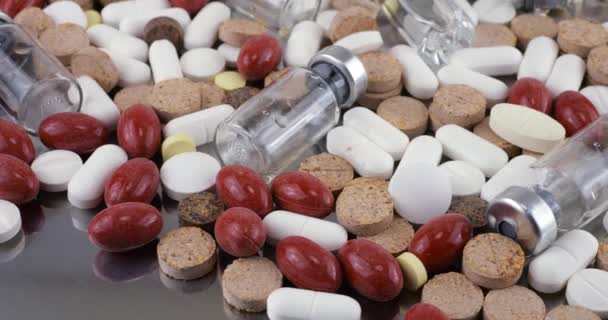 Apotek Bakgrund Metallyta Tabletter Piller Glasbehållare Och Ampull Medicin Och — Stockvideo