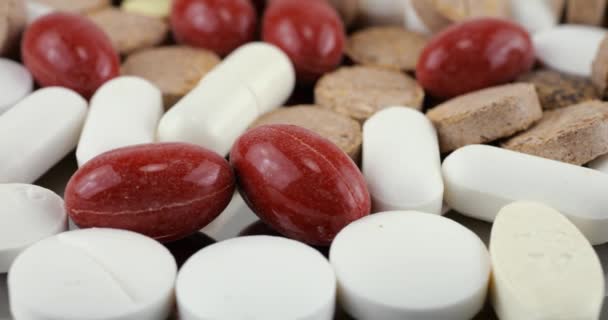 Apothekenhintergrund Auf Einer Metalloberfläche Tabletten Und Pillen Bewegung Medizin Und — Stockvideo