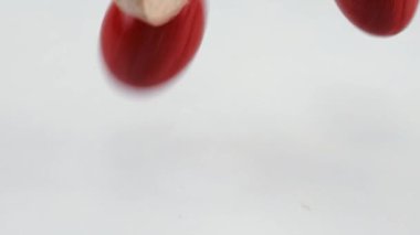 Düşen haplar ve haplar. İlaç ve sağlıklı. Kapsülleri kapat.