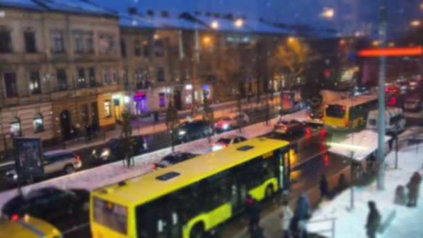 市街地に沿った交通機関 冬のシューティング — ストック動画