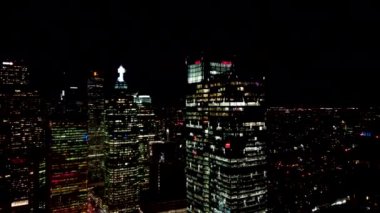 Toronto şehir merkezinin gece manzarası. Ontario, Kanada.