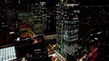 Toronto şehir merkezinin gece manzarası. Ontario, Kanada.