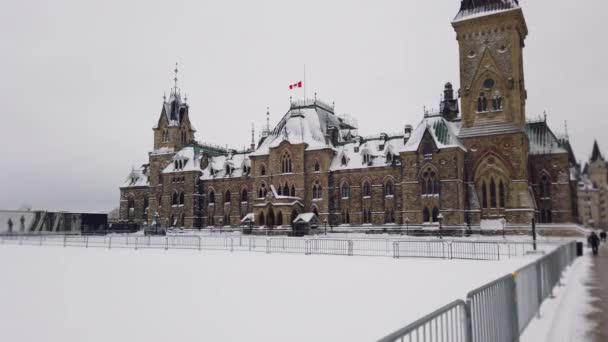 Ottawa Ontario Daki Kanada Parlamento Tepesi Ndeki Binadan Biri Olan — Stok video