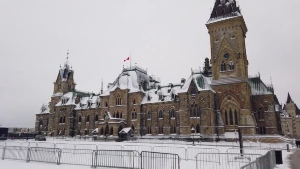 Ottawa Ontario Daki Kanada Parlamento Tepesi Ndeki Binadan Biri Olan — Stok video