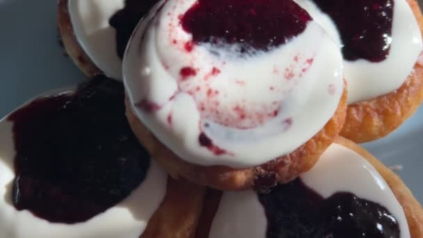Fresh Syrniki Pancakes Made Cottage Cheese Covered Sour Cream Raspberry — Stock Video