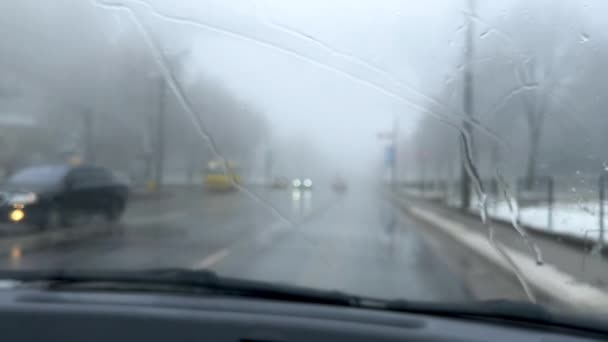 View Windshield Car Road Fog Cloudy Weather Water Drops Glass — Stock Video
