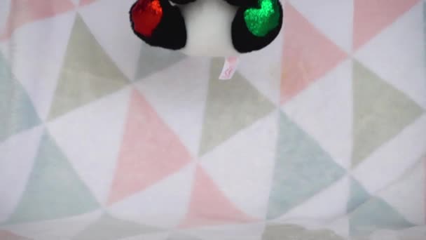 Jucărie Pluș Umplută Pufoasă Urs Panda Într Pălărie Moș Crăciun — Videoclip de stoc