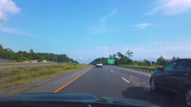 ONTARIO, CANADA - 3 AĞUSTOS 2024: Ontario Otoyolu 400. King's Highway 400.