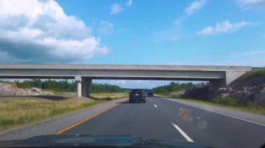 ONTARIO, CANADA - 3 AĞUSTOS 2024: Ontario Otoyolu 400. Parry Sound, Georgian Körfezi, Killbear Park, Parry Adası. King's Highway 400.