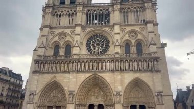 Ortaçağ Katolik katedrali Notre Dame de Paris 'in batı cephesinin manzarası, Paris Leydimizin Katedrali, Ile de la Cite, Fransa' nın 4..