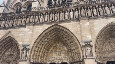 Ortaçağ Katolik katedrali Notre Dame de Paris 'in batı cephesinin manzarası, Paris Leydimizin Katedrali, Ile de la Cite, Fransa' nın 4..