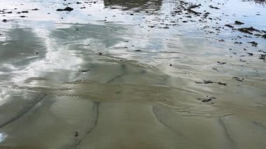 Saint-Malo 'da deniz alçalınca Manş Denizi' ndeki kumsal. Büyük Plage du Sillon. Saint-Malo, Ille-et-Vilaine, Brittany, Fransa.