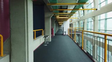 Waterloo Üniversitesi, William G. Davis Bilgisayar Araştırma Merkezi, Ontario, Kanada. Modern iç mekanlar, mühendislik çözümleri, metal yapılar hakkında detaylar.