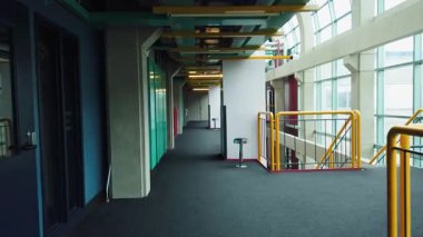 Waterloo Üniversitesi, William G. Davis Bilgisayar Araştırma Merkezi, Ontario, Kanada. Modern iç mekanlar, mühendislik çözümleri, metal yapılar hakkında detaylar.