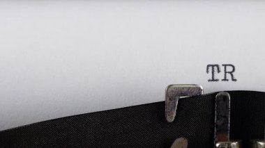 TRAD TARIFFS ifadesi eski bir daktiloda yazıyor.