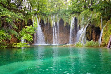 Hırvatistan 'daki Plitvice Gölleri Ulusal Parkı' nda Şelale