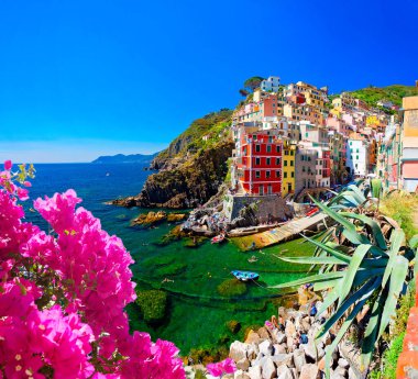Cinque Terre, Liguria, İtalya 'daki renkli köy Manarola' nın panoramik manzarası