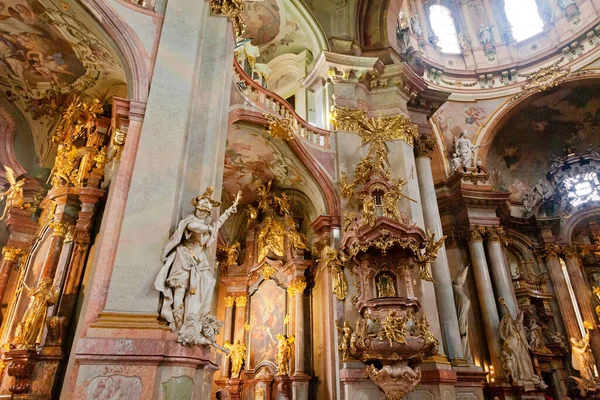 Wnętrze Kościoła Mikołaja Pradze Czechy — Zdjęcie stockowe