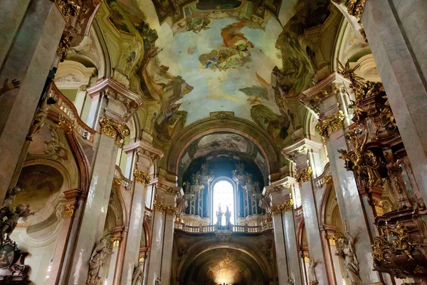 Wnętrze Kościoła Mikołaja Pradze Czechy — Zdjęcie stockowe