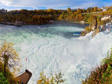 Schaffhausen yakınlarındaki Rhine Falls 'un panoramik manzarası, İsviçre Alpleri, İsviçre