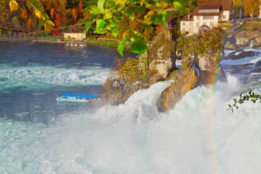 Schaffhausen yakınlarındaki Rhine Falls 'un panoramik manzarası, İsviçre Alpleri, İsviçre