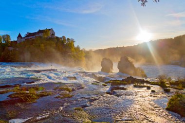 Schaffhausen yakınlarındaki Rhine Falls 'un panoramik manzarası, İsviçre Alpleri, İsviçre