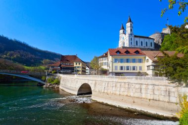 Aarburg Kalesinin panoramik manzarası, Canton Aargau, İsviçre Alpleri, İsviçre
