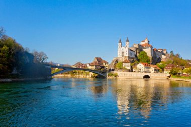 Aarburg Kalesinin panoramik manzarası, Canton Aargau, İsviçre Alpleri, İsviçre
