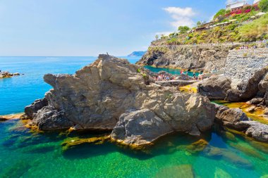 Manarola köyünün panoramik manzarası, Cinque terre, Liguria, İtalya