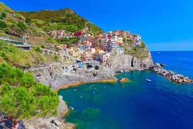 Manarola köyünün panoramik manzarası, Cinque terre, Liguria, İtalya