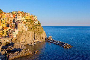 Manarola köyünün panoramik manzarası, Cinque terre, Liguria, İtalya