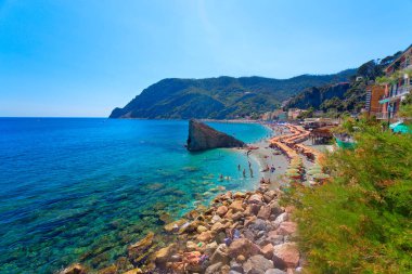 Monterosso al Mare köyünün panoramik manzarası Cinque Terre Ulusal Parkı, Liguria, İtalya