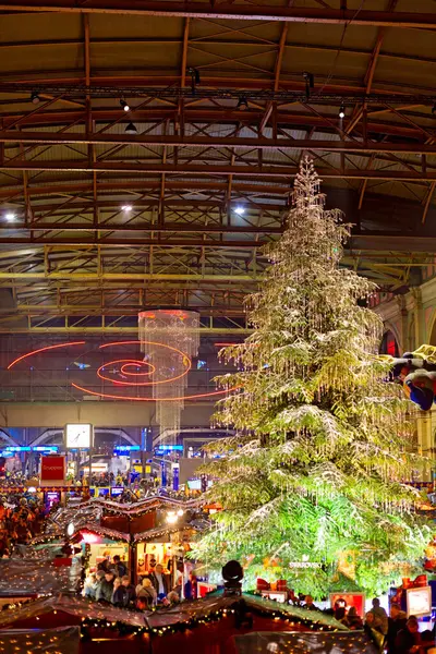 Julmarknad Zürichs Centralstation Schweiziska Alperna Royaltyfria Stockfoton