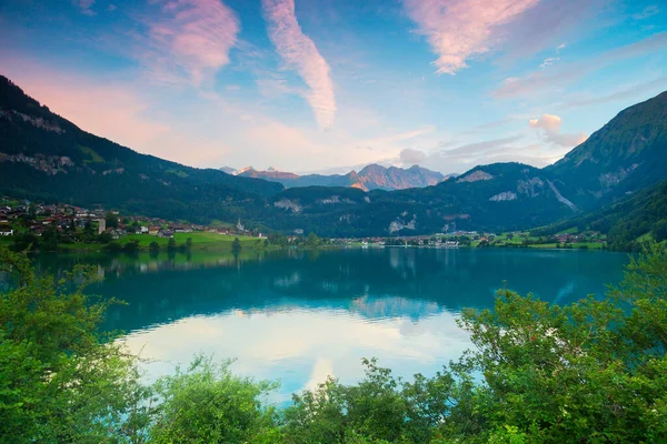 Panoramisch Uitzicht Het Lungern Meer Zwitserse Alpen Zwitserland Rechtenvrije Stockfoto's